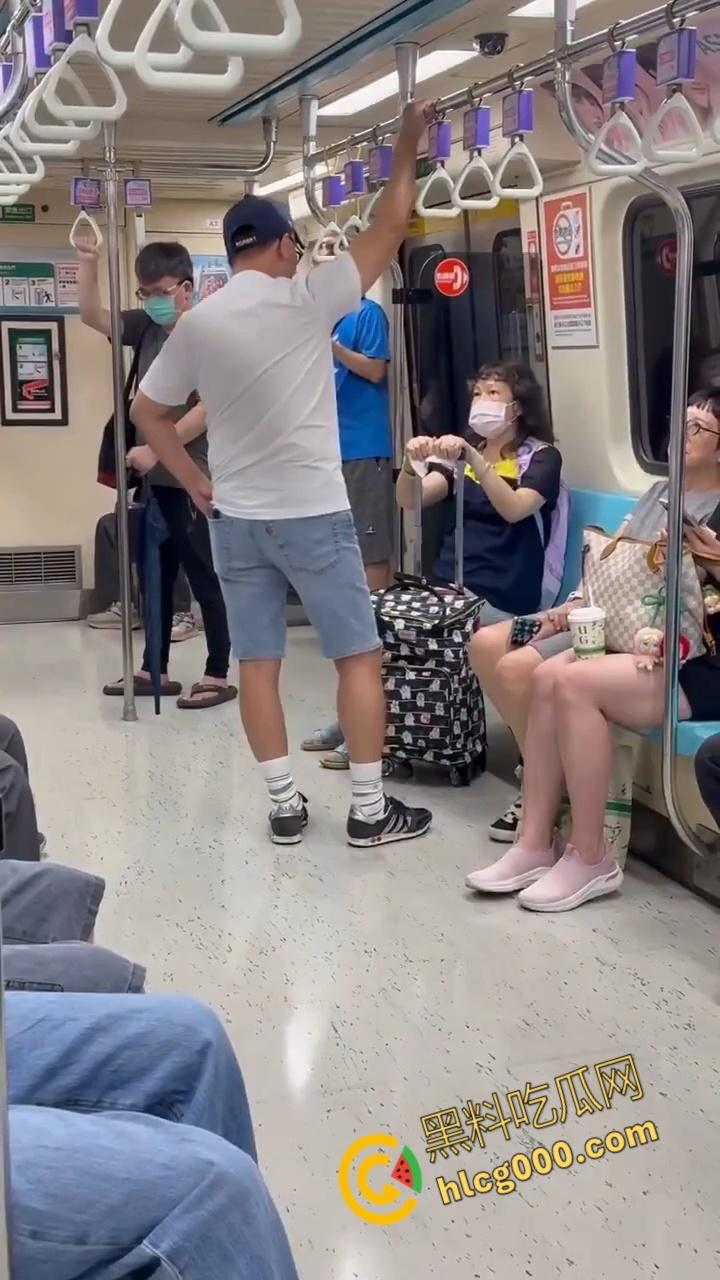 台北地铁上演魔法大战！阿伯阿嬷座位之争秒变咒术对决，乘客笑到扶墙，这波是哈利波特vs.邓布利多？-5