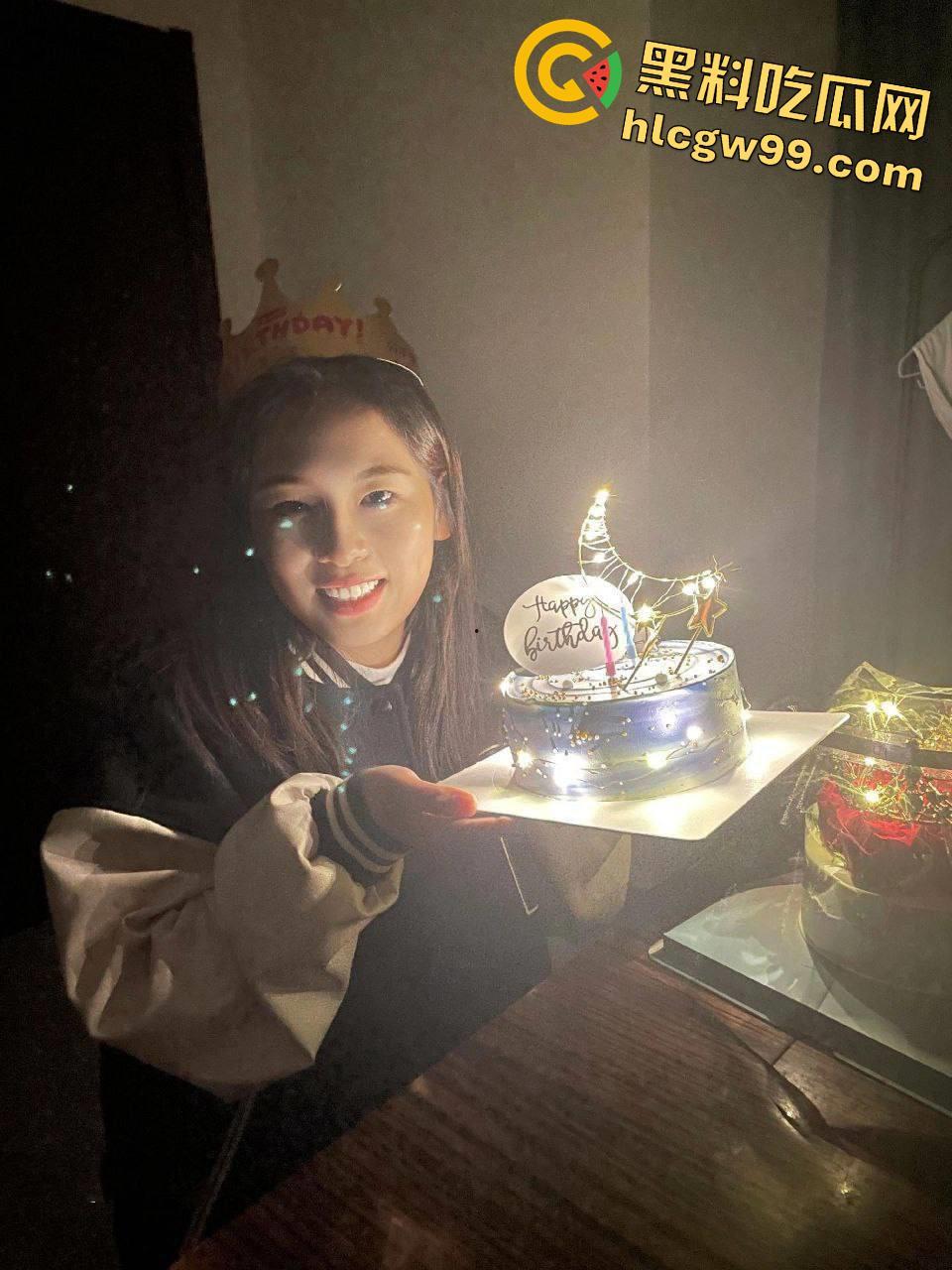 北师大绝美校花【媛媛】蜜桃翘臀自慰私拍，清纯脱俗的舞蹈生颜值堪比明星-12