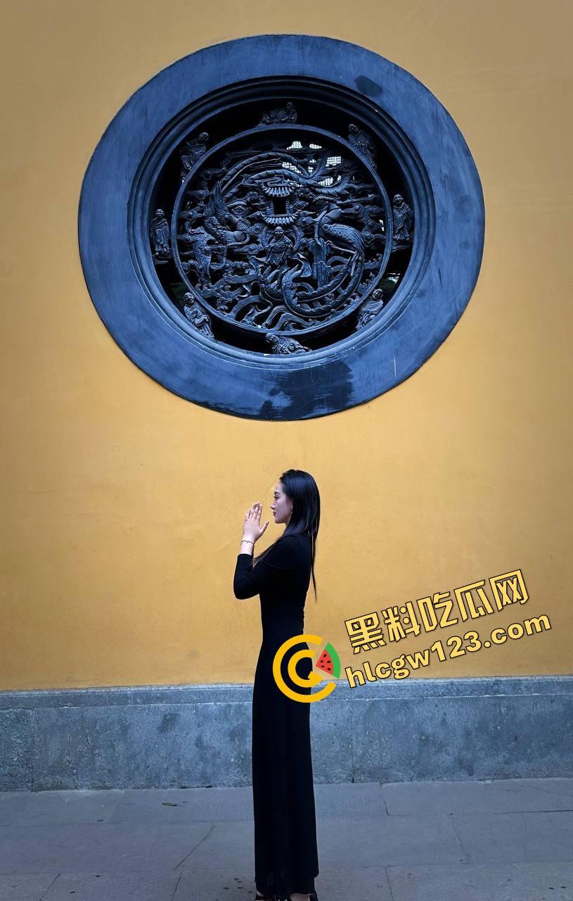 上海牛逼富二代爆玩制服嫩妹，法拉利一开少女排队上车，无套内进制服JK，操到嘤叫痉挛！-4