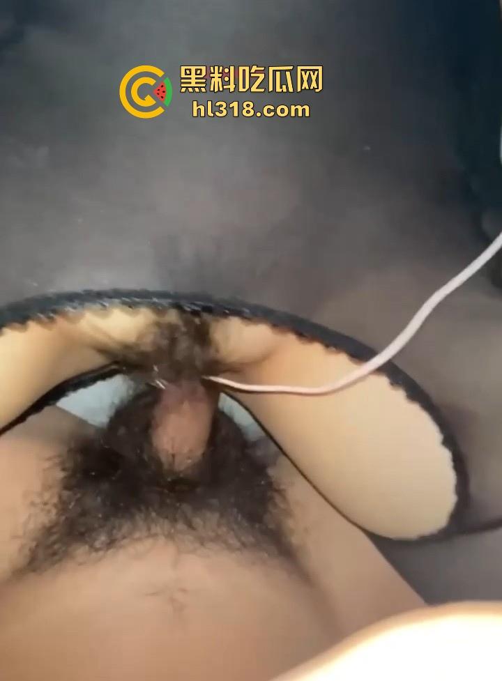 调教开发02年女友，跳蛋调教开档黑丝美腿，无套抽插超粉嫩穴，淫水狂飙干得她飘飘欲仙！-3