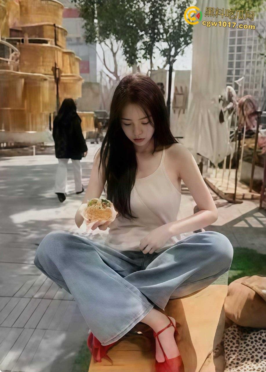 极品闷骚女被灌醉酒后释放天性，被带到酒店3p肆意玩弄，事后曝光大量聊天记录，表面埋怨实则乐在其中 ！-12