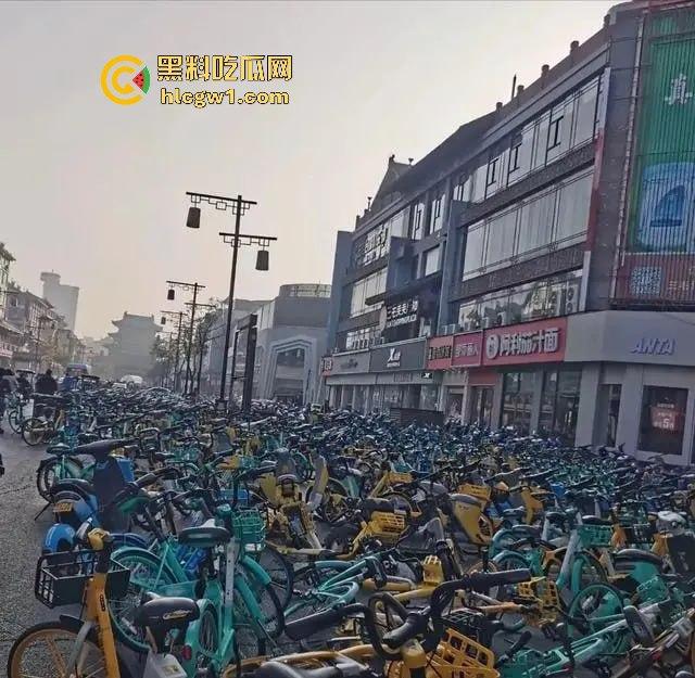 郑州大学生夜骑开封闹翻天！骑行大军占领多条路段，五小时攻陷50公里，交通瘫痪全网炸锅！-12