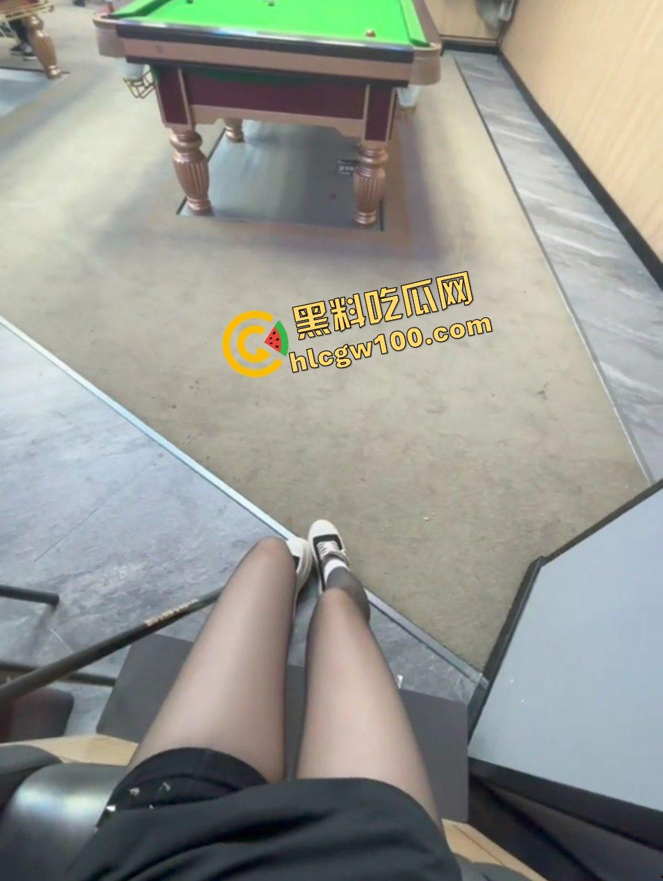 江西赣州台球助教反差骚货【张娇怡】约炮台球厅猛男，小区对镜淫荡口交后怼操逼！独家曝光流出！-3