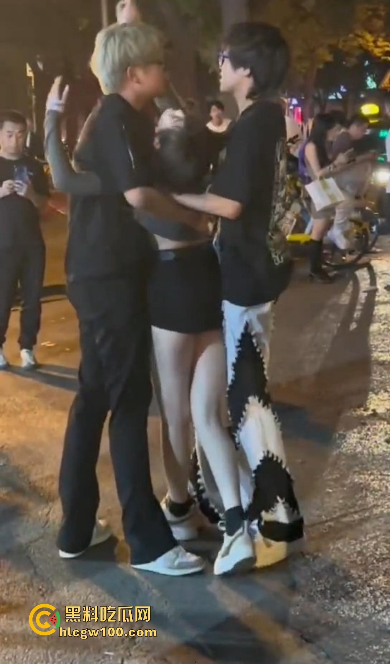 跨年夜小仙女醉酒全场失守 新年第一捡被玩到断片 捡到就是赚到 新年第一捡的骚货被玩坏蹬起来不心疼！-1