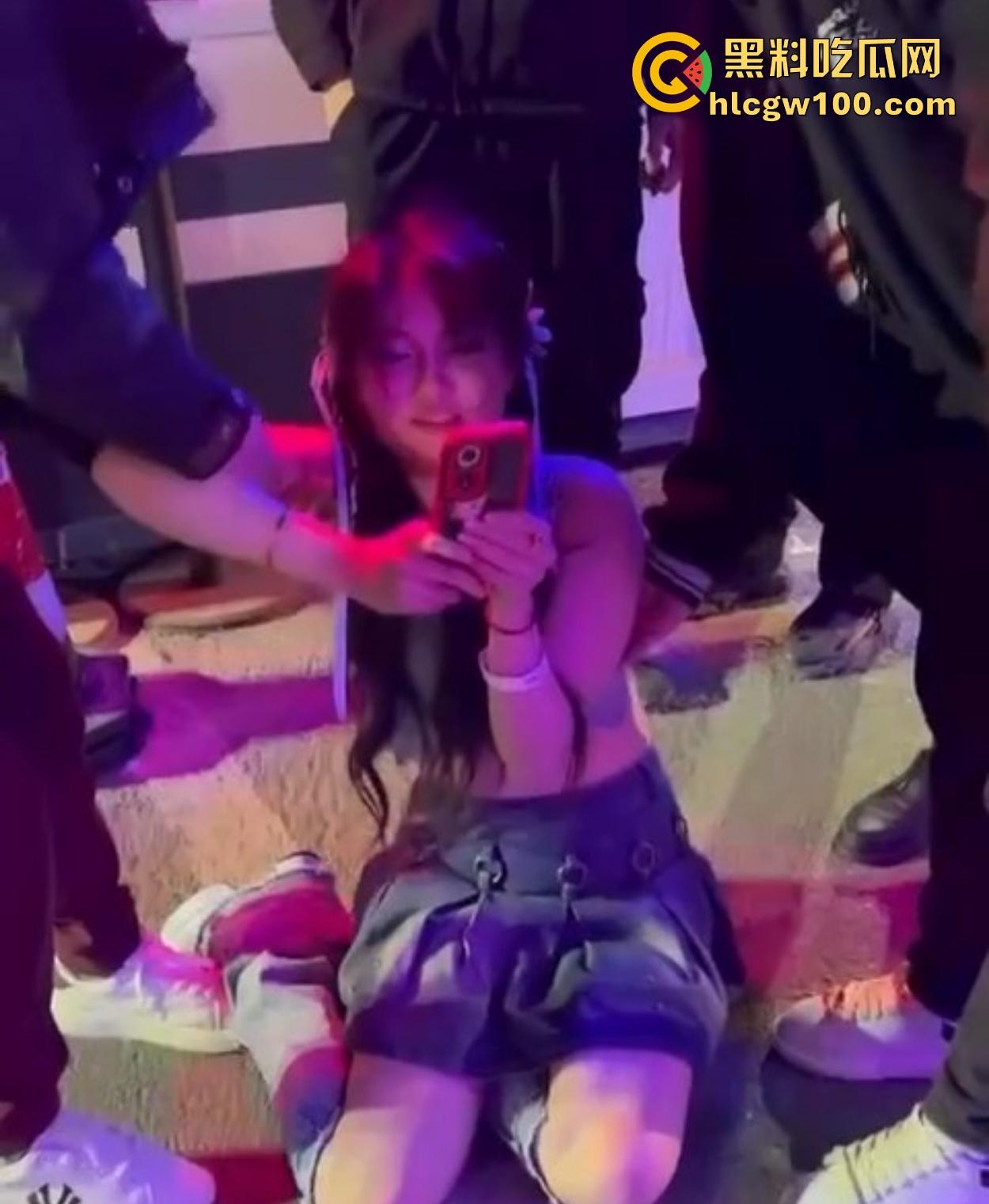 跨年夜小仙女醉酒全场失守 新年第一捡被玩到断片 捡到就是赚到 新年第一捡的骚货被玩坏蹬起来不心疼！-2