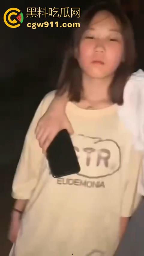 清纯的脸庞下竟然藏着恶毒的心，不知道的还以为是亲密姐妹谈话，没想到是霸凌者的炫耀！-1