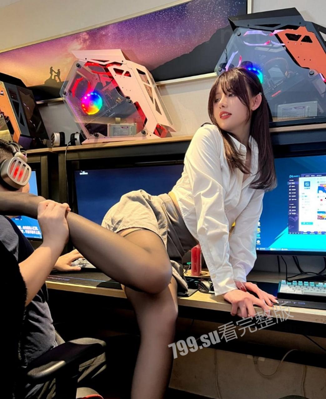 秀人顶流 - 阿朱老师  网吧露出 高清写真 顶级诱惑-12