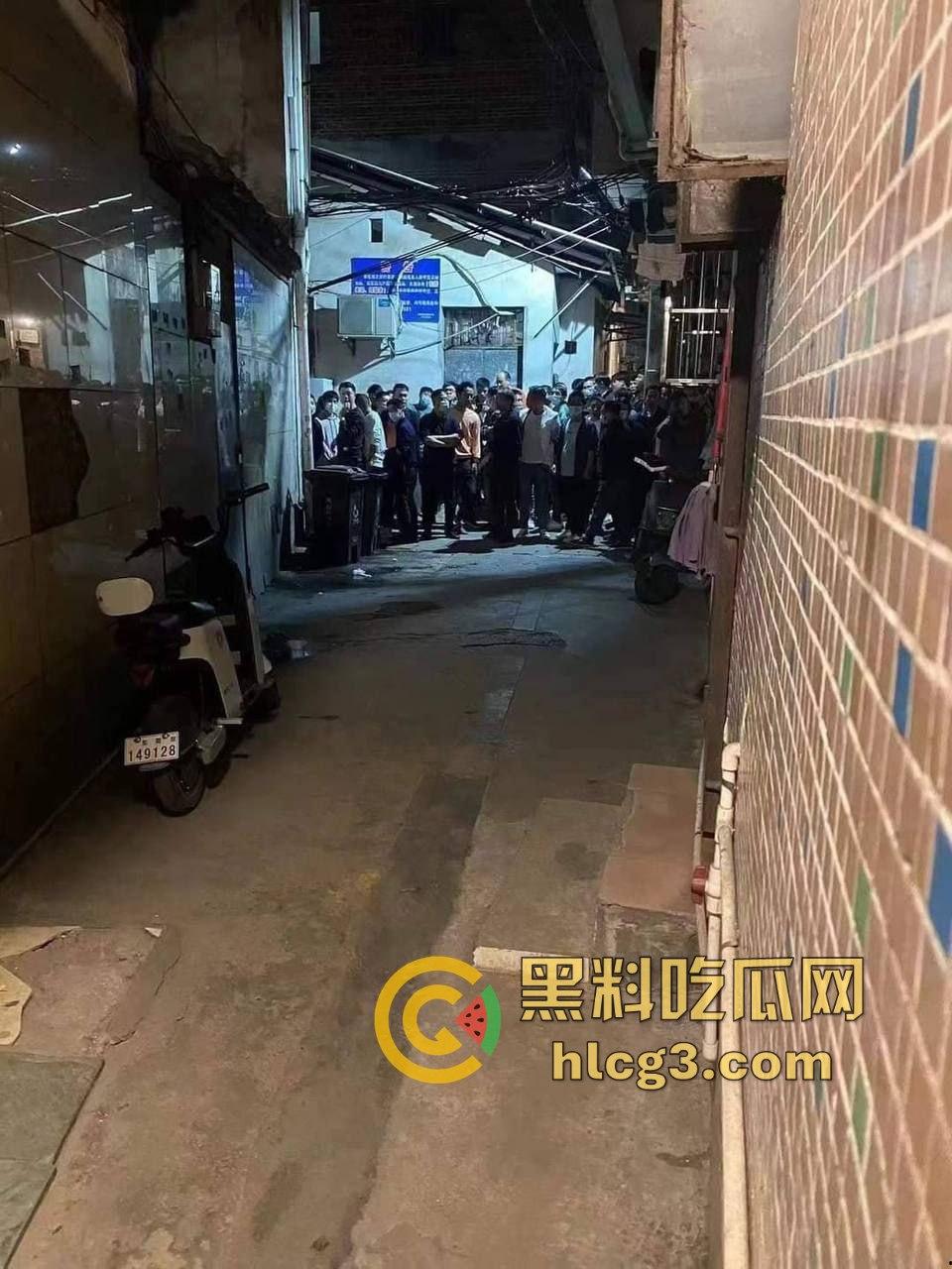 快餐妹子门前大排长龙，壮汉接连上阵，身体吃不消拨打120急救！惊动全城的快餐风波！-6