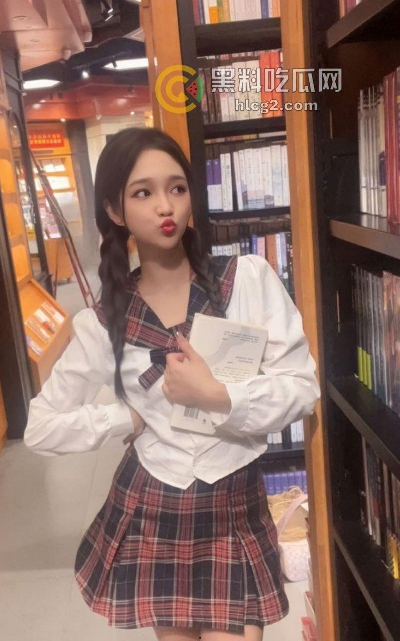 深圳大学艺术学院校花『李敏紫』无套抠逼视频发给男友遭流出，真心付出竟遭渣男背叛！-3