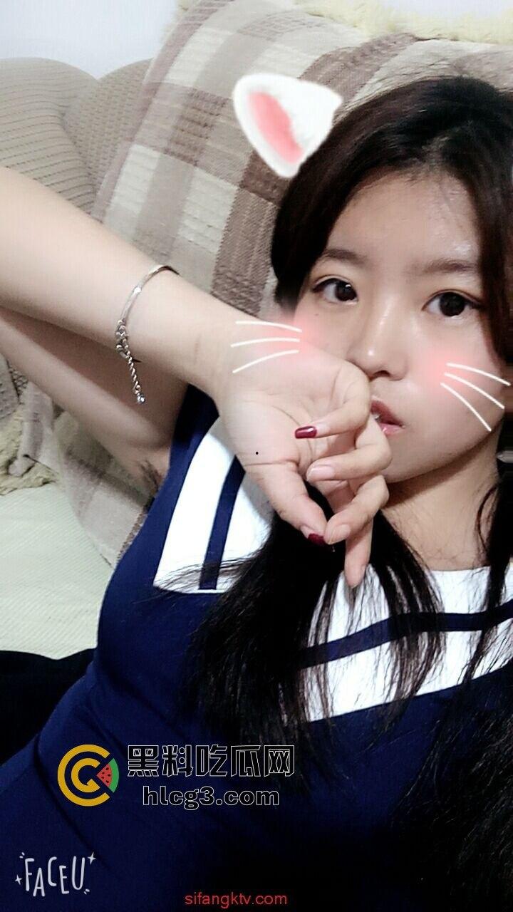 山东大学文静眼镜女大生云盘泄密！性感日常性爱自拍曝光，全程高能！-1