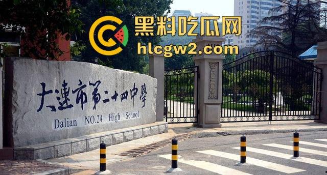 大连市第24中学两学生仓库做爱被偷拍！被同学抓拍两人尴尬瞬间，表情呆萌传遍全市，副校长也看了！-2