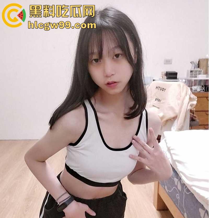 19岁清纯高中女学妹【罗玲玲】露点视频曝光，娇嫩酮体无限诱惑真是只反差小母狗！-11