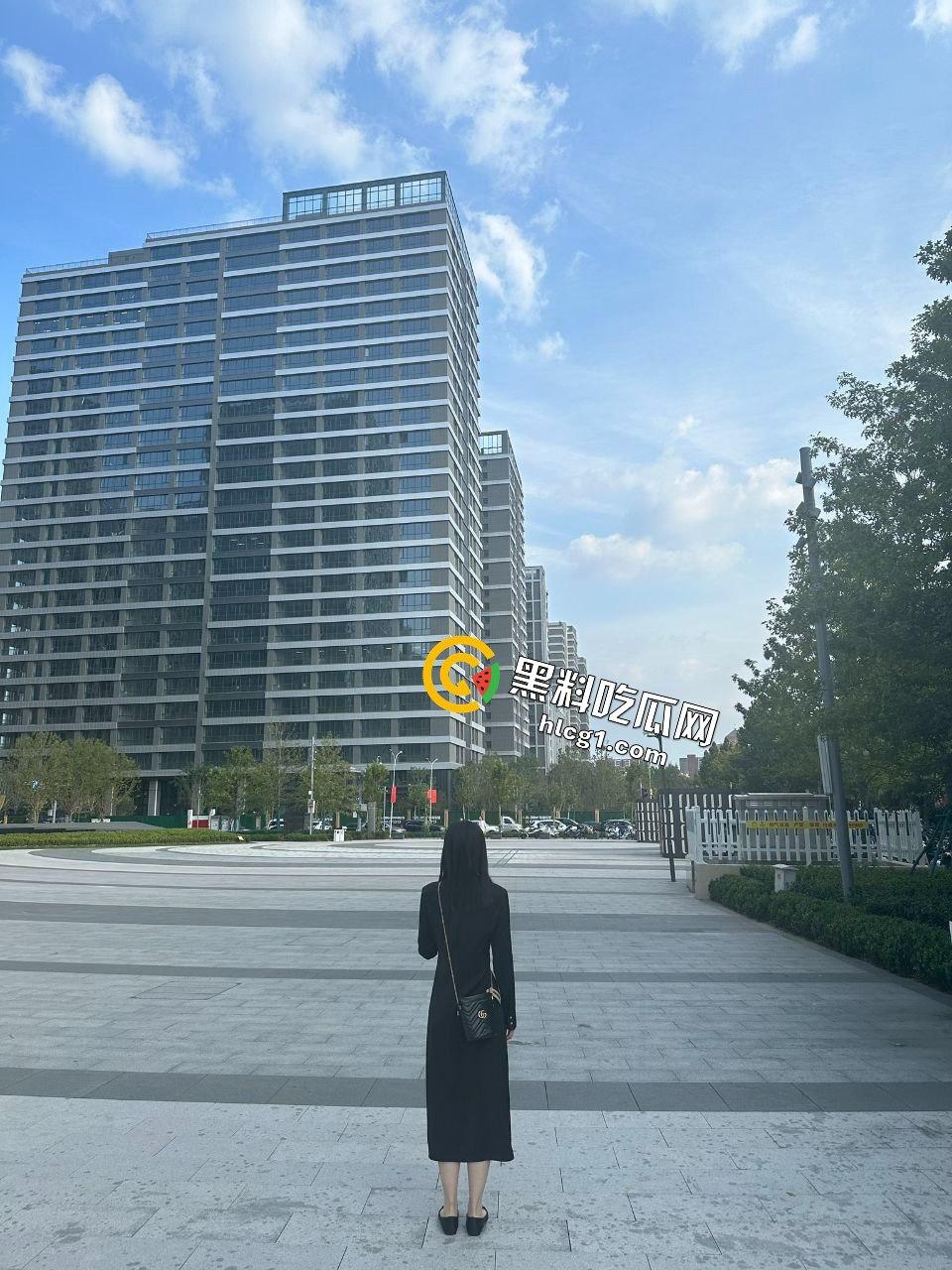 常州大学05年生被调教一年半，终成合格母狗，来到喜来登玩露出尽显 K9 本性！-11