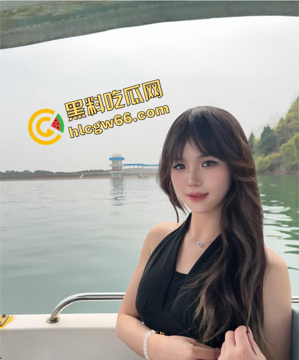 四川通江白虎骚婊『肖秋柔』电竞酒店猛操现场曝光，后入狂干一小时，小穴水多活儿贼骚！-5