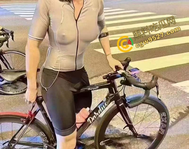 骑行辣妹撩人夜!杭州【刘洋】掀起骑行圈风暴，极品尤物诱人犯罪，骑行圈成欲海，你敢挑战吗-11