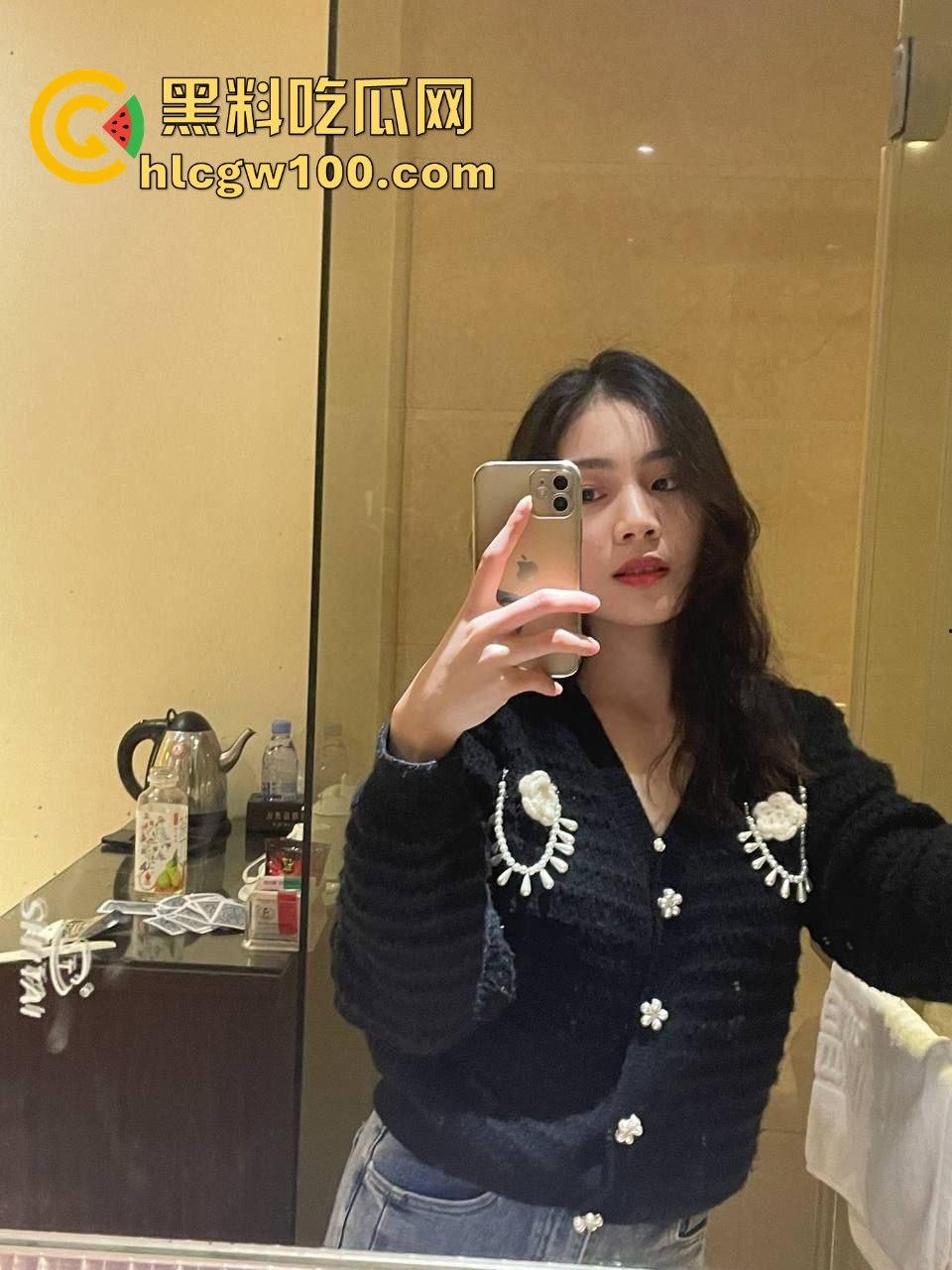 佛山猫系小姐姐【孙怡婷】被爆，瓜友送猫追到手，谈恋爱装恩爱，背后却偷偷投稿绿帽癖事，这骚操作属实玩到离谱！-1