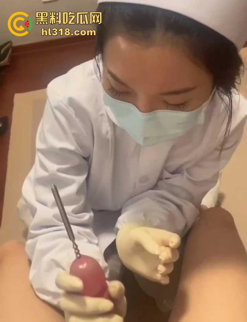 纯情小护士SM调教主人肉棒，将金属棒齐根插入龟头马眼，缓慢撸动，手法老专业了！-3