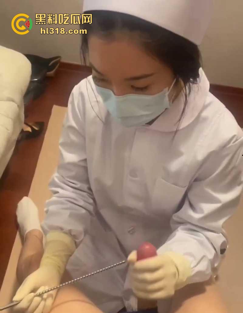 纯情小护士SM调教主人肉棒，将金属棒齐根插入龟头马眼，缓慢撸动，手法老专业了！-5
