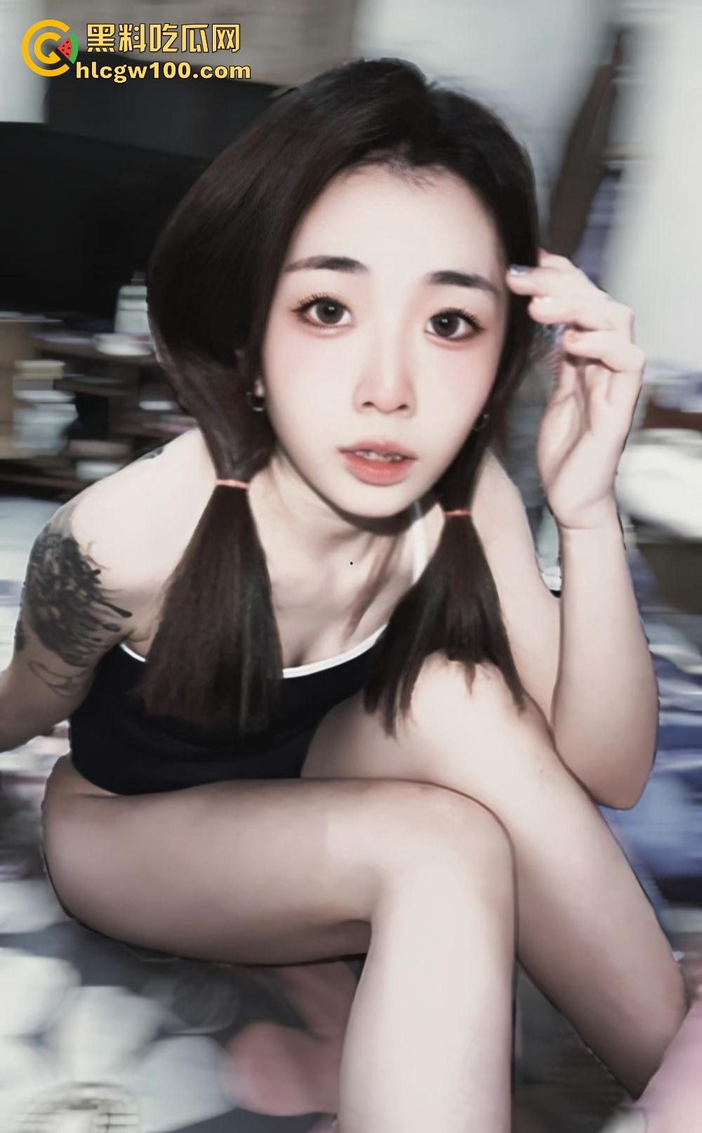 约炮大神亲曝极品操作21岁纹身大学妹【卢欣柔】铭文学生妹口技惊人，镜前口交被猛抽到高潮，这身材简直无敌！-3