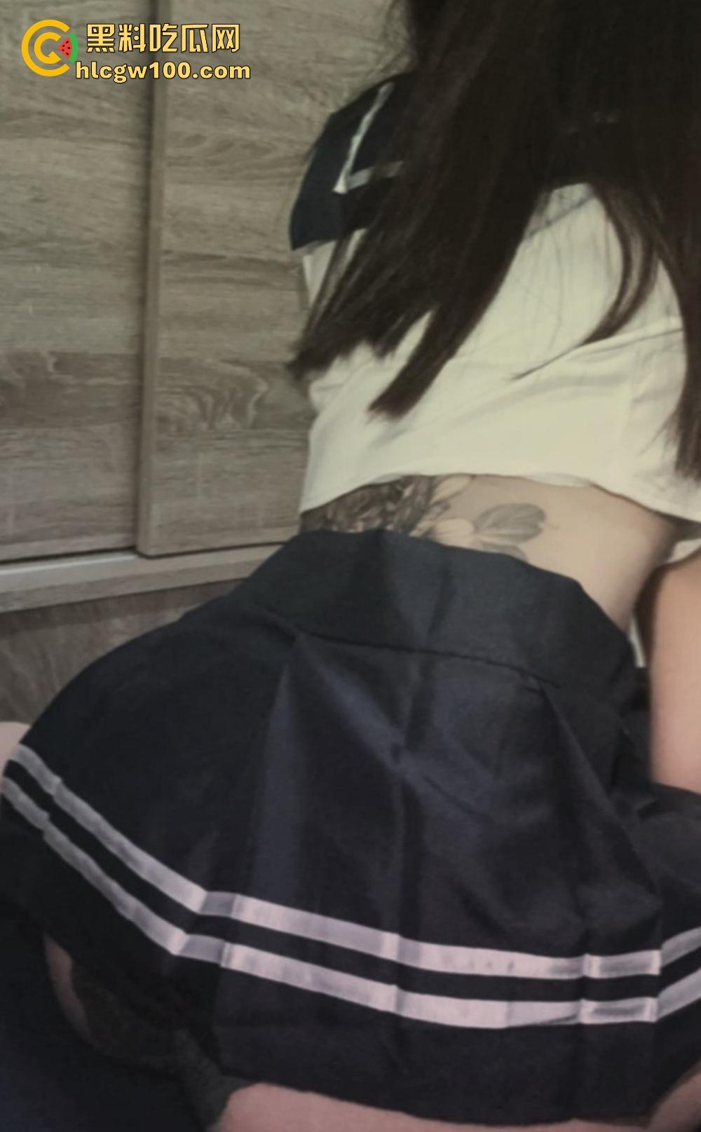 约炮大神亲曝极品操作21岁纹身大学妹【卢欣柔】铭文学生妹口技惊人，镜前口交被猛抽到高潮，这身材简直无敌！-6