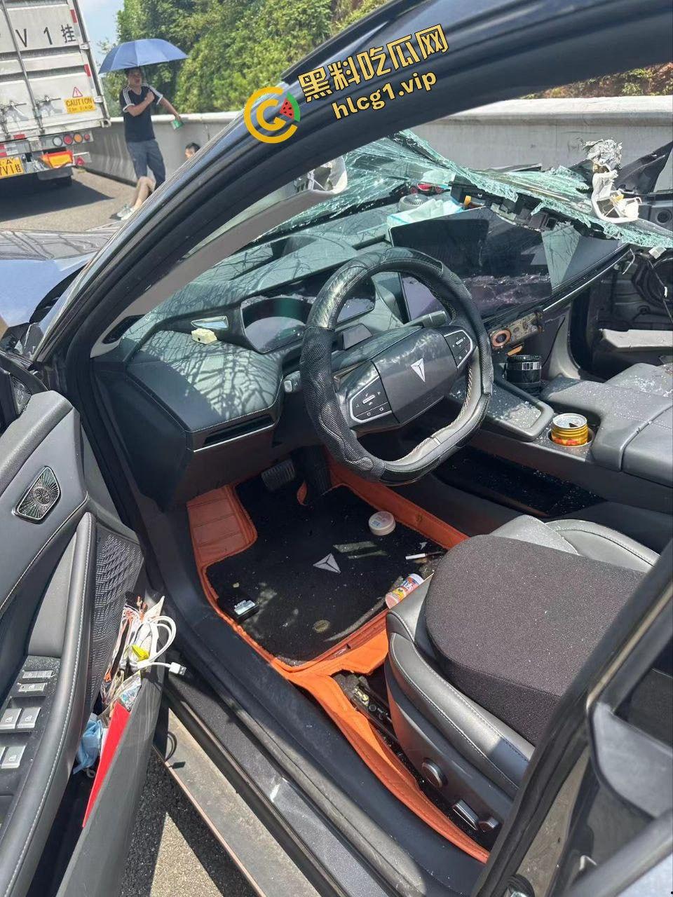 长安汽车高速车祸！严重车祸 血迹斑斑 然而气囊未弹 引人愤怒！-7
