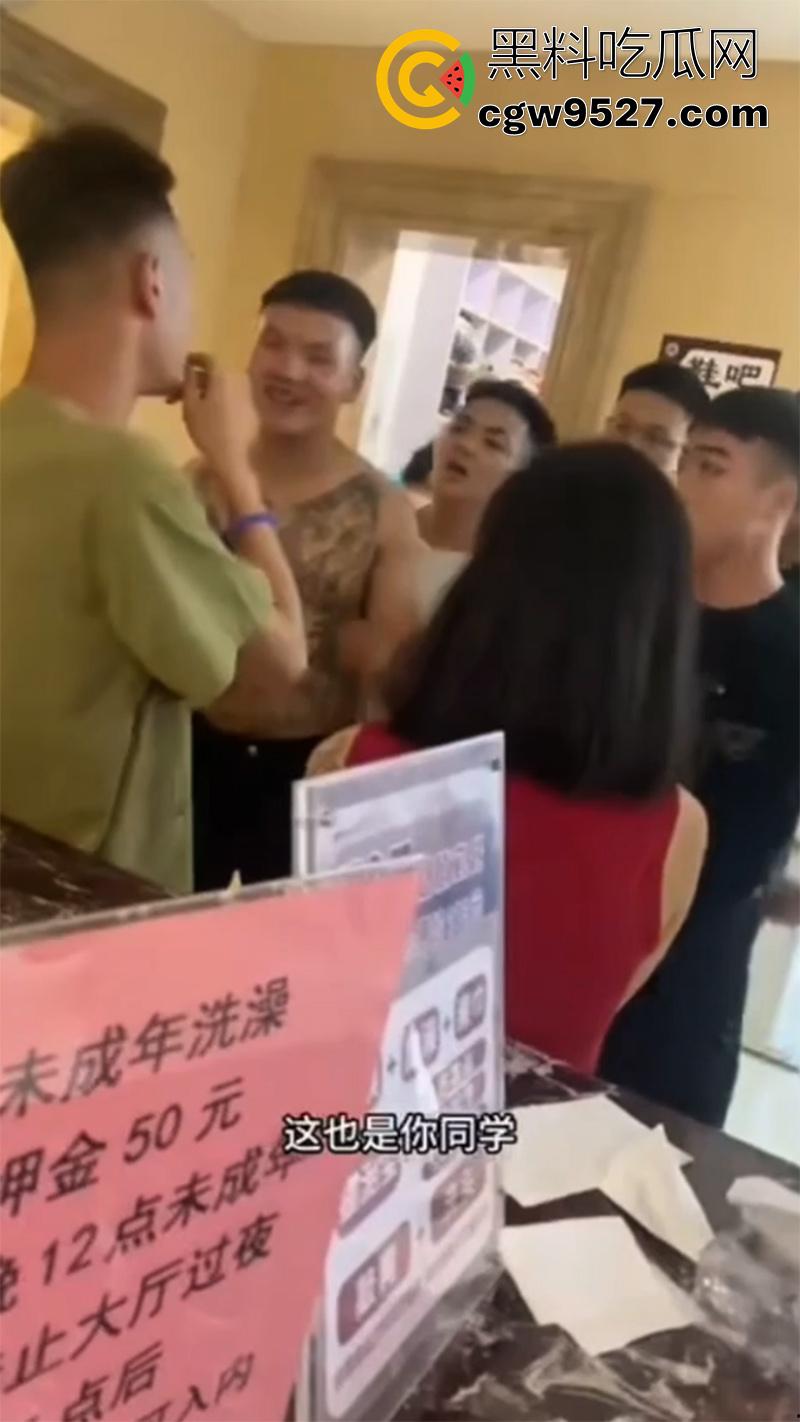 骚逼出轨精神小伙，男友带人在宾馆围堵，当场爆揍围殴，打人者已被抓捕，这下有理变没理了！-2