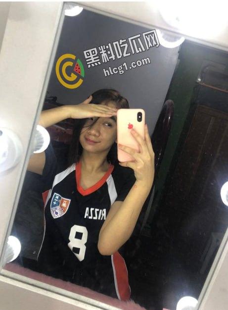 外网模特面试门！漂亮学妹被假经纪人欺骗 主动掰开鲍鱼看看是不是处女！-3