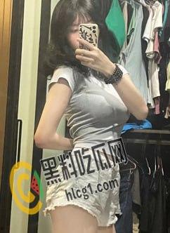 06年巨乳留学生私房照片流出，国外留学的反差婊小妹性欲旺盛平时没事爱拍点自慰视频给男友看，惨遭男友泄密-11