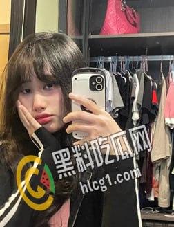 06年巨乳留学生私房照片流出，国外留学的反差婊小妹性欲旺盛平时没事爱拍点自慰视频给男友看，惨遭男友泄密-12