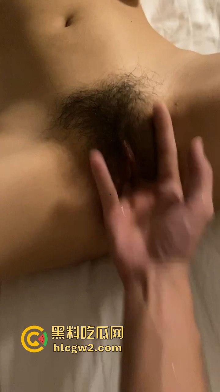 瓜友投稿表弟介绍的大三骚妹妹【李雪菲】放假期间赚生活费 2K包夜物有所值 真他妈顶！-4