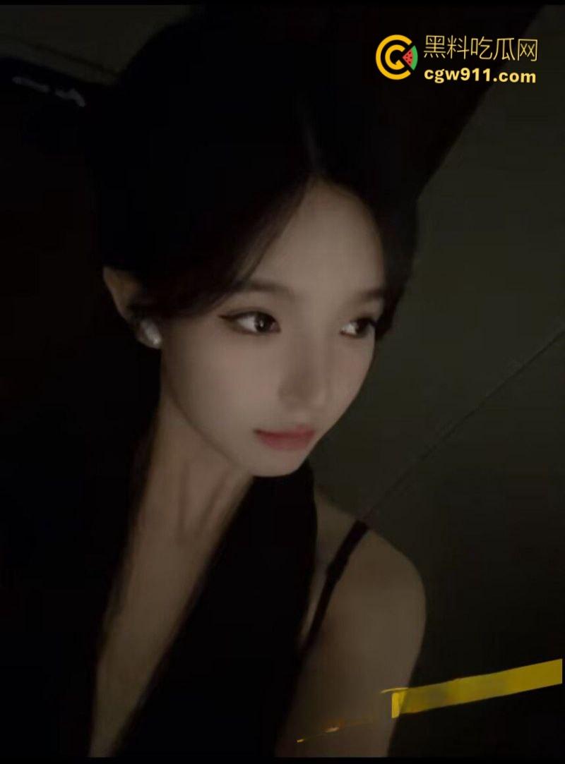 郑州科技学院音乐舞蹈系【冯佩霞】，背着男友私下约会金主，耀眼的女神竟是随意玩弄的泄欲工具！-3