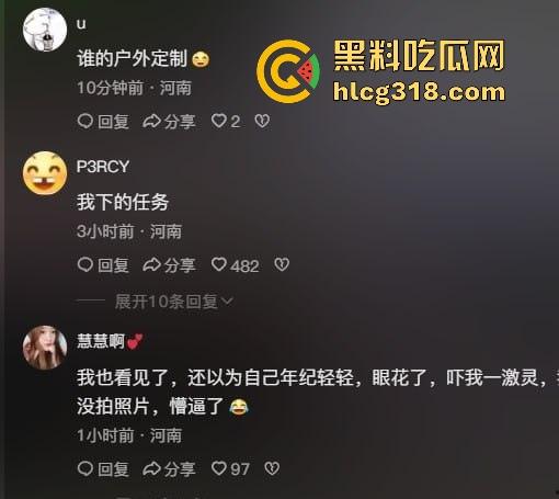 这又是谁定制的户外？郑州市区二七广场惊现裸奔女 微胖巨乳大美女晚上裸奔 这骚母狗还知道捂脸！-2