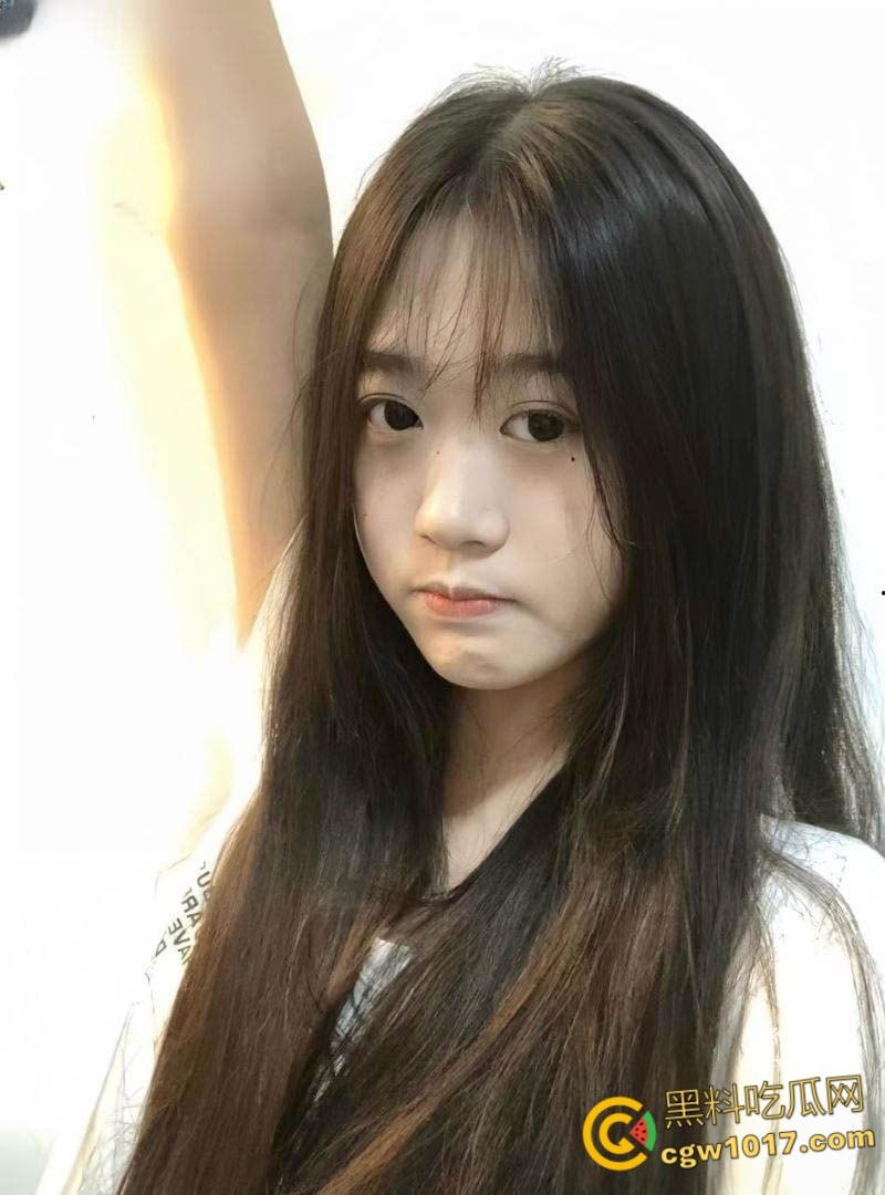 高颜值白虎福利姬【Callu3uuu妹】，可爱萝莉大长腿自慰，JK制服粉嫩小穴，自慰动作连连挑逗，娇喘声动听诱人 ！-2