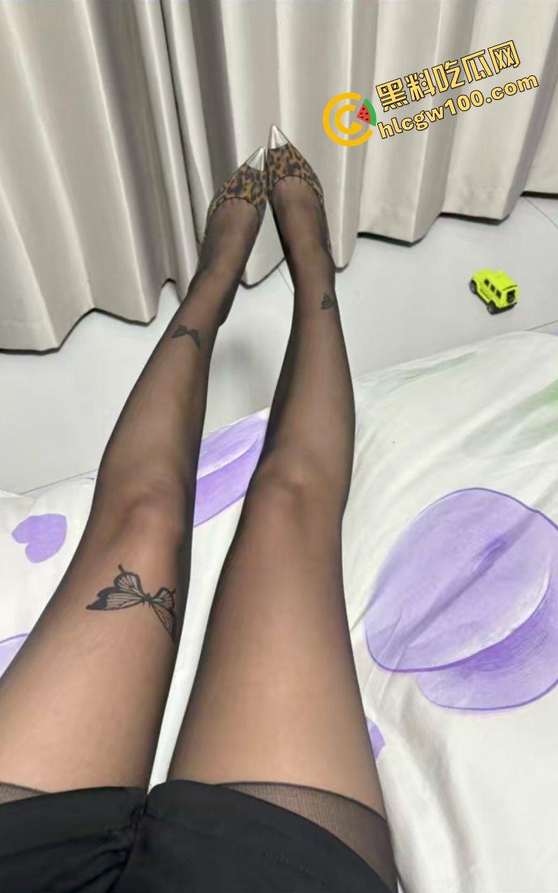 海南海口反差御姐母狗公交车【吴芸】道具抽打轮操骚穴 多人淫乱3P多体位操逼内射灌满淫穴!原创独家流出!-1