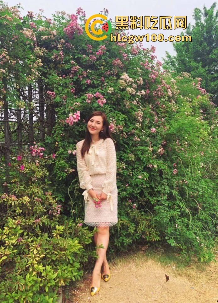 网友投稿！哈尔滨极品人妻【伊美美】性爱视频曝光，颜值炸裂身材火辣，熟人妻骚劲让人射了还想干。-1