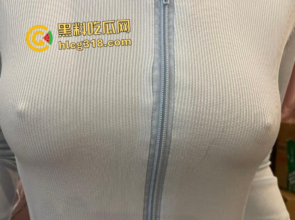 南京超高颜值女大【李婉晴】娇嫩身材被男友调教，透明服装抹精油，口爆足交样样精通！-3