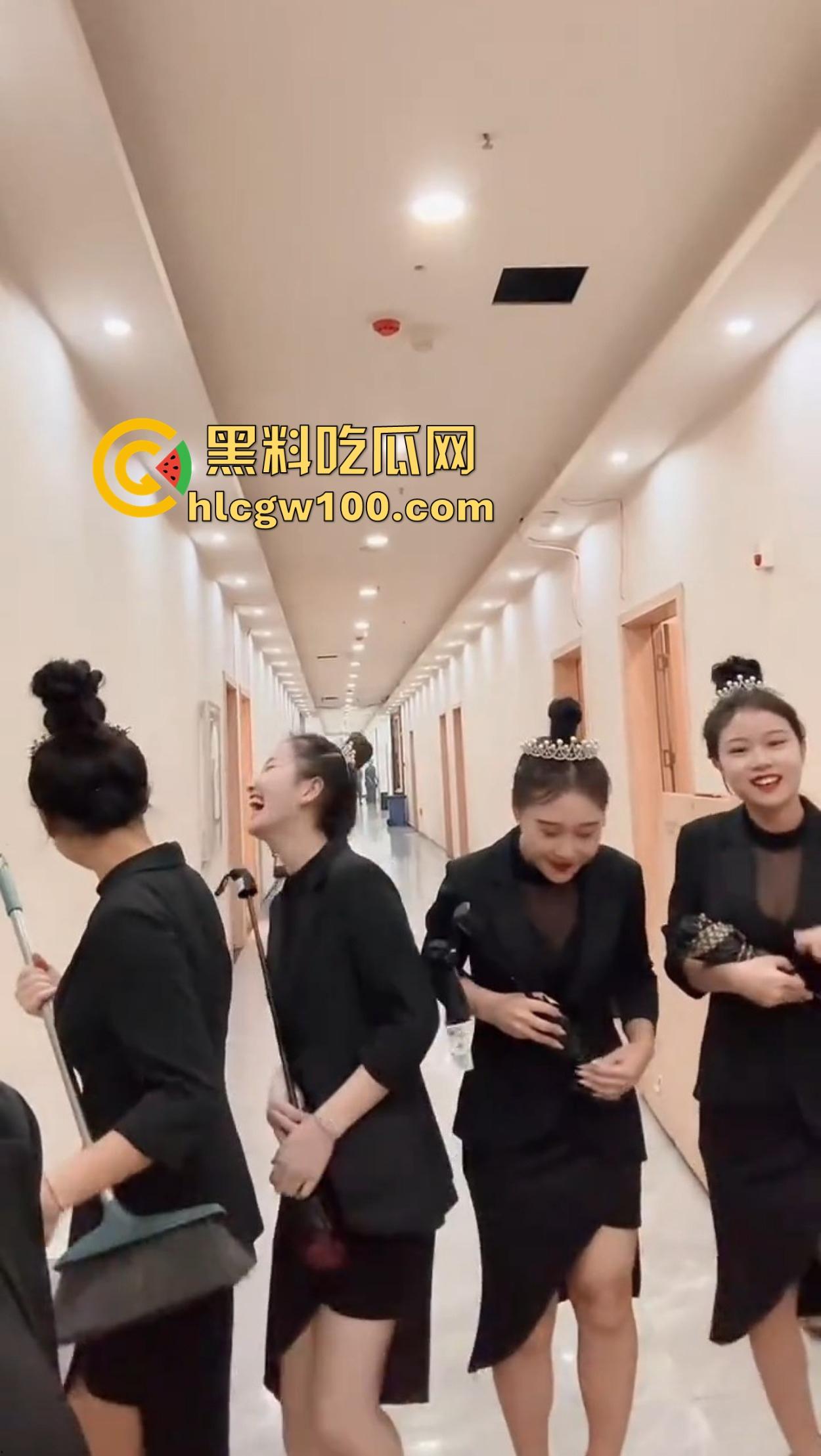 缅甸小姐姐的日常曝光，下班后颜值在线可甜可辣，生活不仅是开火车，瓜友速来当评委，看看缅甸妹子美到几分！-13