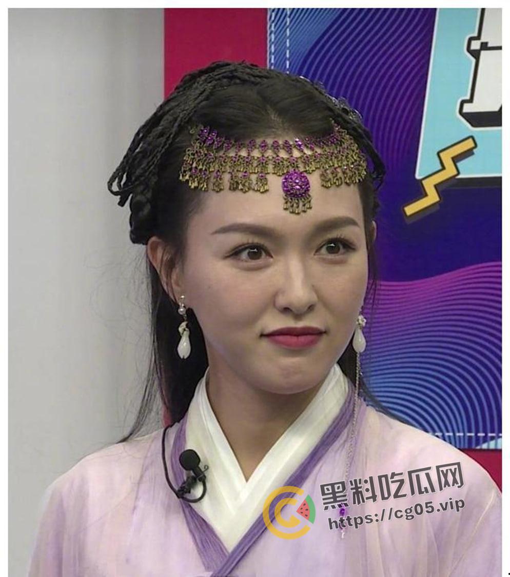 国民女神唐嫣早期黑历史 拍摄杂志写真婚礼装 裙底风光一览无余 原来童年女神是白虎-5