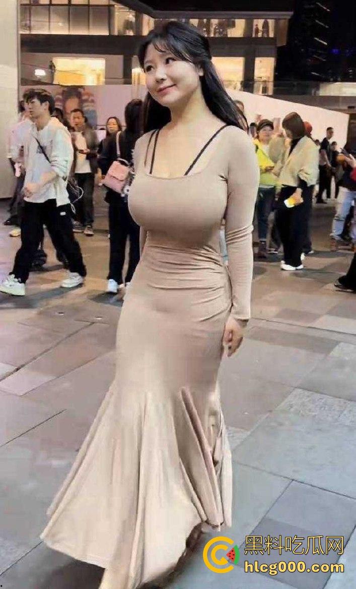 抖音巨乳网红【大漂亮NaNa】与金主1v1福利视频曝光，展示傲人巨乳，发出娇喘勾引金主，扣穴自慰反差十足！-5