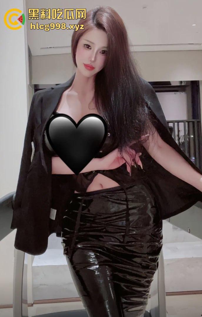 抖音网红【顾灵曦】翻车！全身科技制造，300块加微信，卖衣服是假，给钱就能草！-9