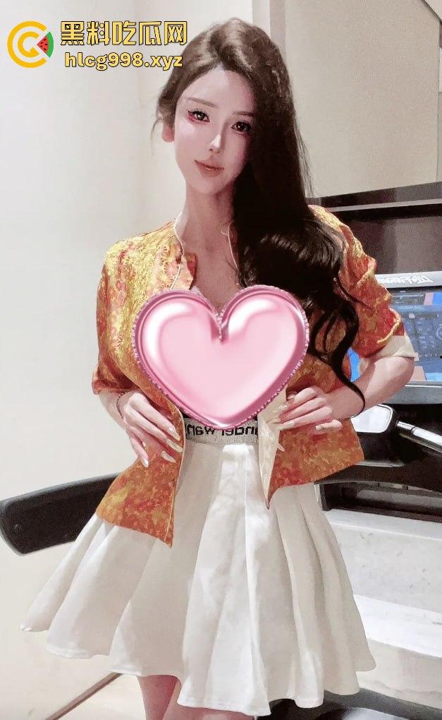 抖音网红【顾灵曦】翻车！全身科技制造，300块加微信，卖衣服是假，给钱就能草！-15