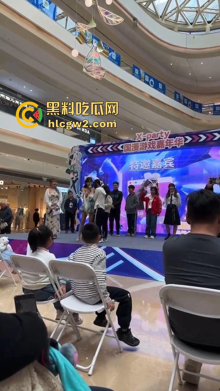 杭州某商场为了流量不择手段！烧鸡表演毒害下一代，家长怒斥要严惩！-5