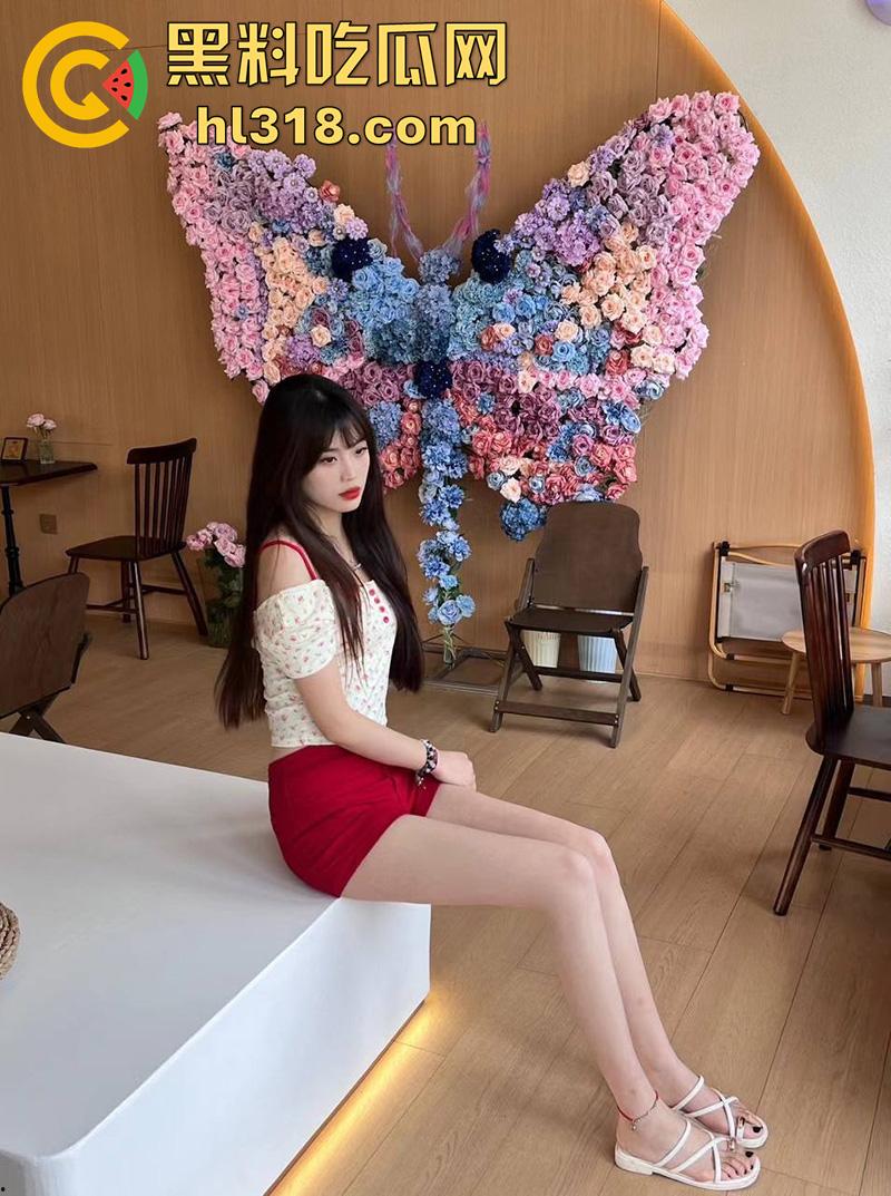 青岛反差母狗【刘子萱】，175cm的极品炮架子，逆天大长腿极致性感，小骚逼被男友操黑后还被曝光-1