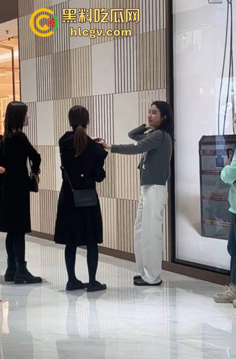 合肥银泰lv柜姐给男客户发裸照钓鱼  被抓现场还不忘叫“爸爸”-7