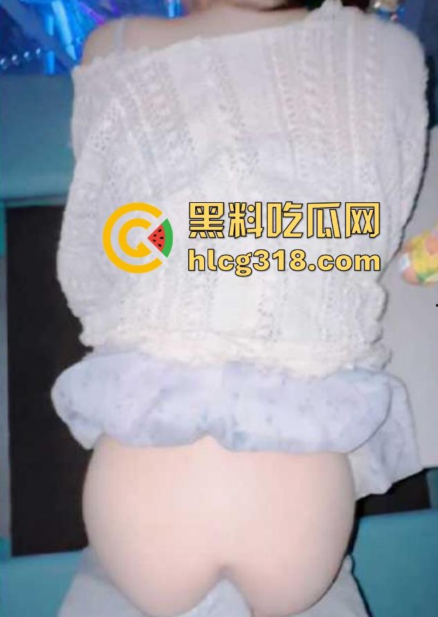 海角乱伦大神【意淫自己妹妹】带妹妹上摩天轮激情性爱，惊险刺激的高空交作业，操烂粉嫩白虎骚穴！-7