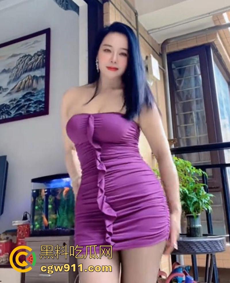 抖音网红【路遥】御姐气质清冷高傲，私下却化身节奏骚舞女王，三点全露自慰抠逼抖胸裸舞，淫骚动作火辣诱惑!-4