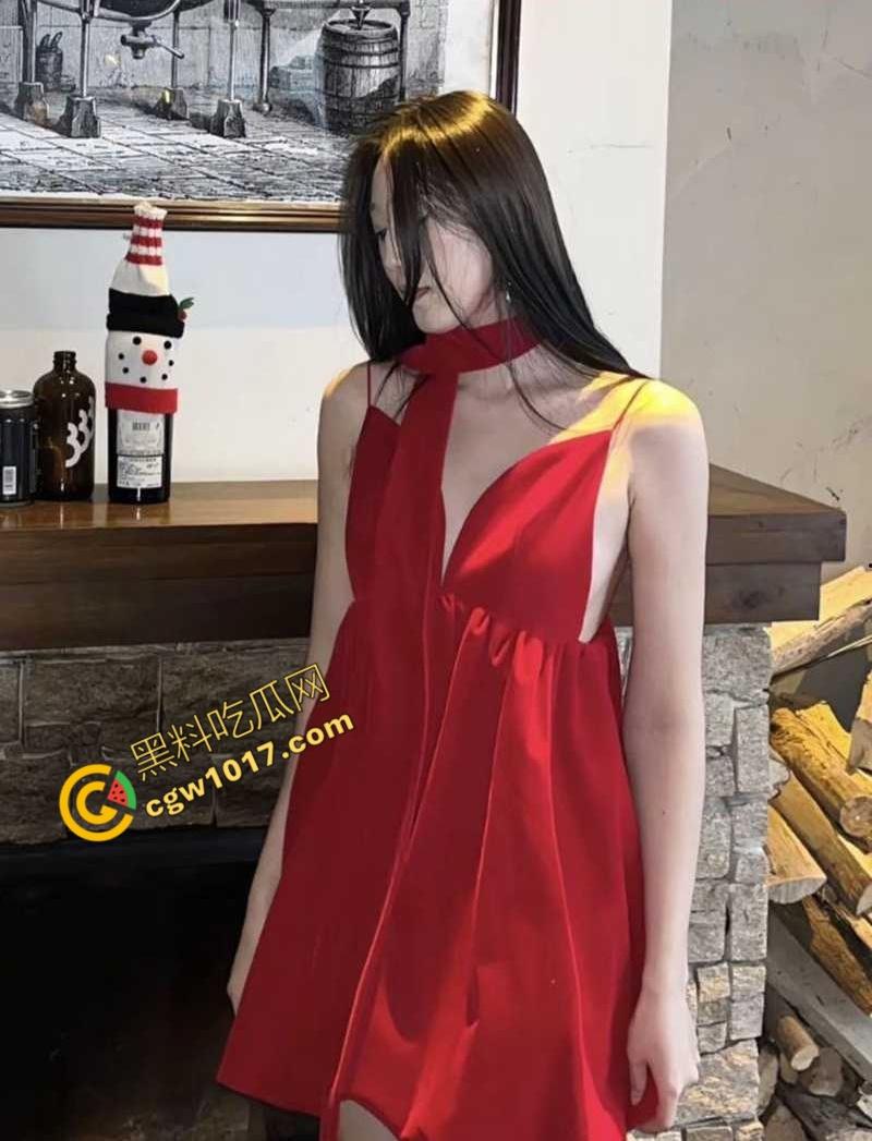 成都长腿御姐【张曦文】私密约炮视频曝光：T台女神化身淫娃荡妇，女上位骑乘金主大屌，淫穴喷张遭全网围观！-1