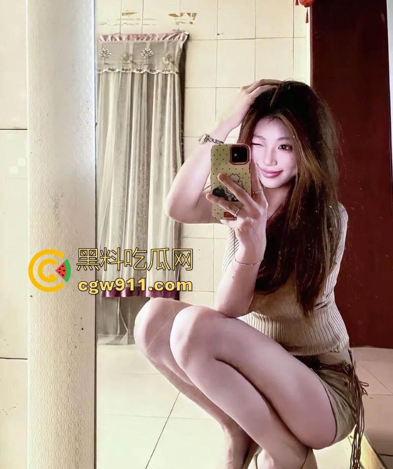 soul约炮约到极品御姐，高挑身材极品嫩乳，跪地疯狂口交榨精，骚气爆棚，这种骚逼给我也来一打！-2