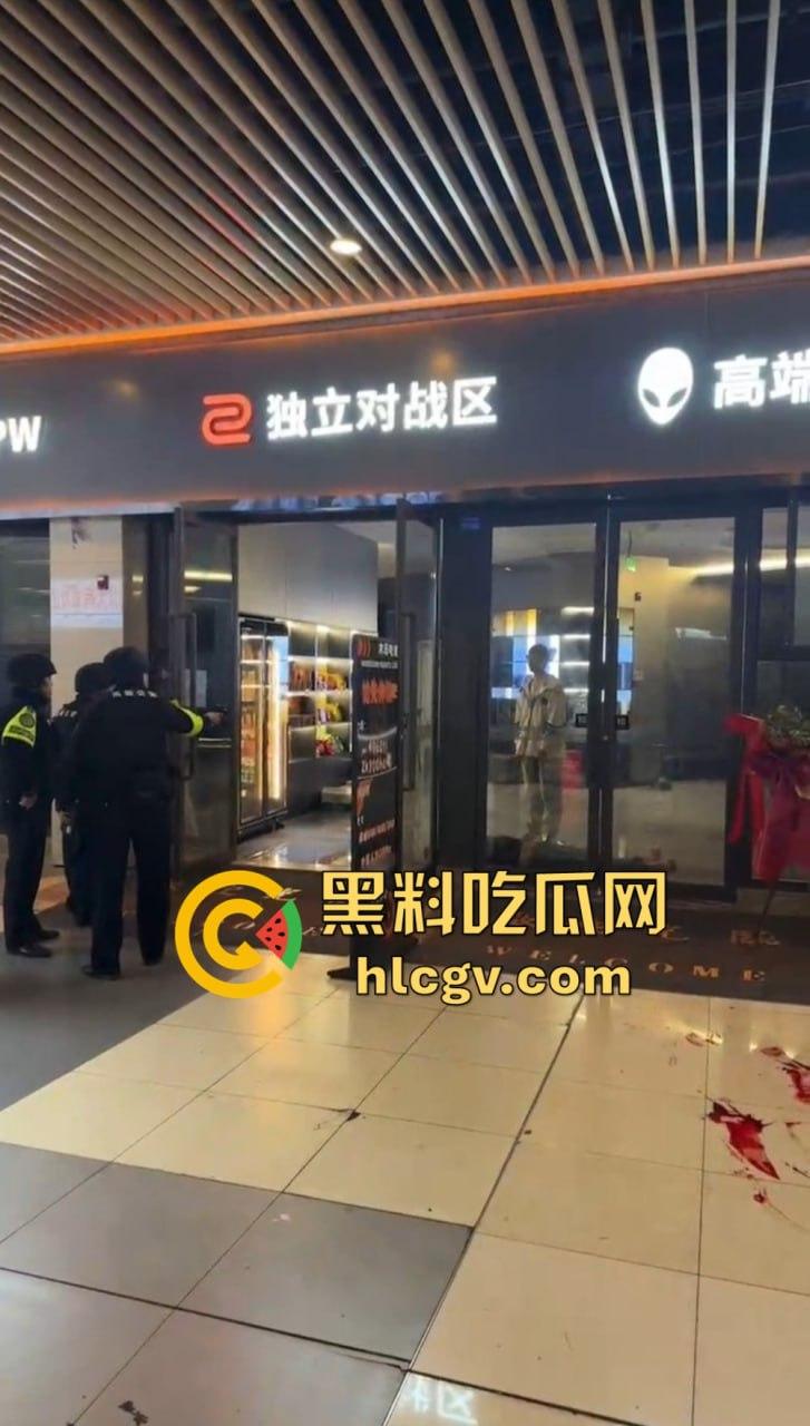 四川郫县00后小伙讨薪变命案！怒捅中介老师后自割脖子，十几刀下去仍然下不去手！-11