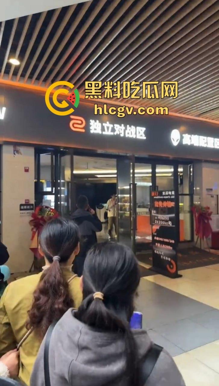 四川郫县00后小伙讨薪变命案！怒捅中介老师后自割脖子，十几刀下去仍然下不去手！-12